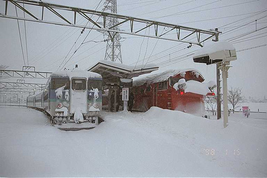 雪止め穂高駅