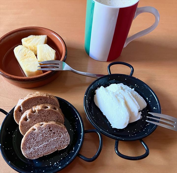 全粒粉パン&モッツアレラ