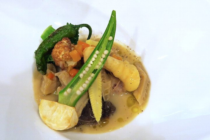 すね肉とトリップ