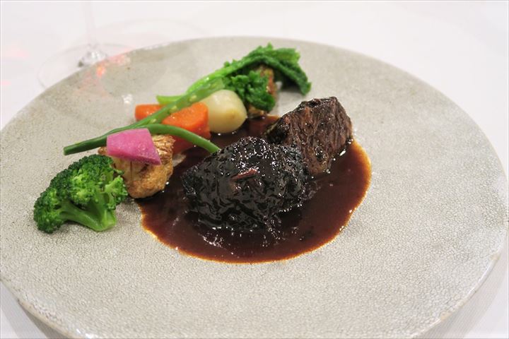 和牛ほほ肉の赤ワイン煮