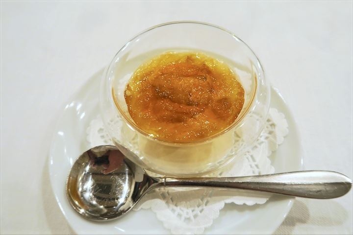 生ウニと有機にんじんのムース コンソメジュレ