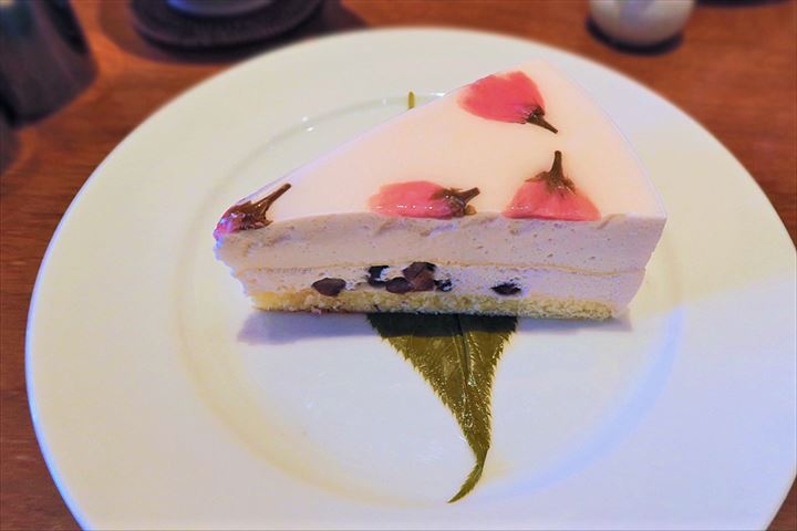 ハーブスでお茶 さくらケーキ