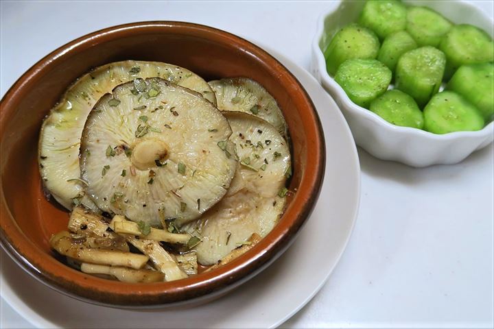 <"椎茸の白ワイン蒸し"