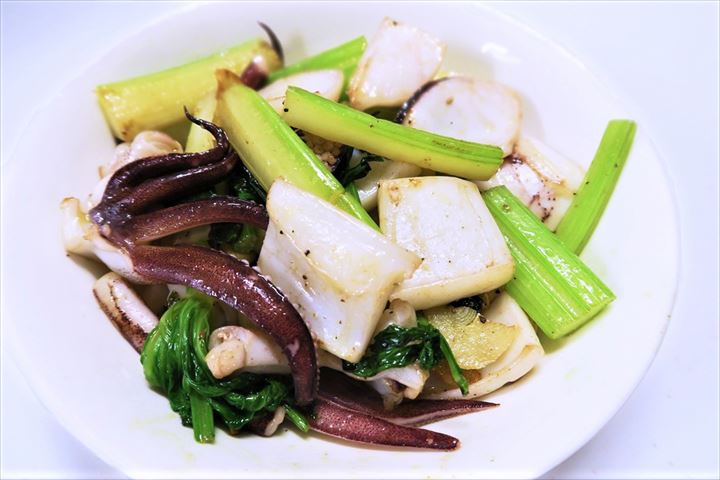 アオリイカとセロリの炒め物
