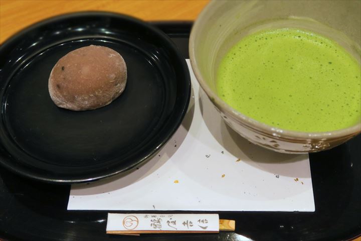 鶴屋吉信 生菓子と抹茶