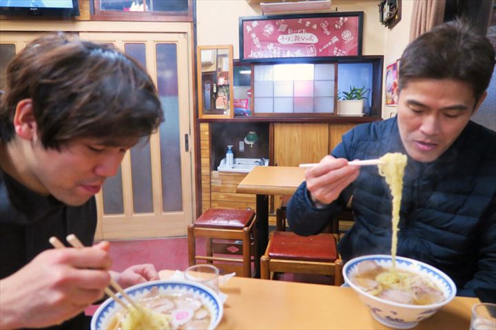 中華そばする