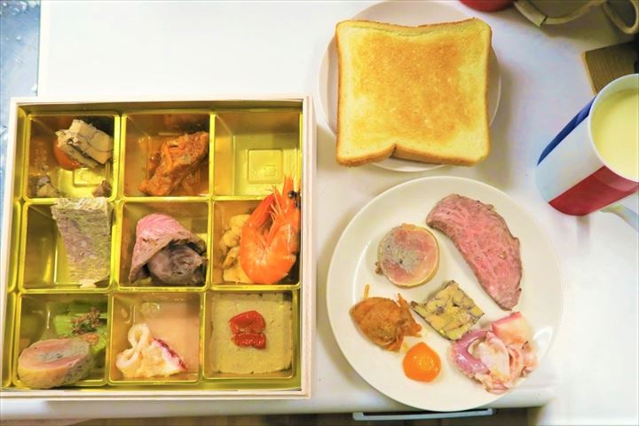 朝食