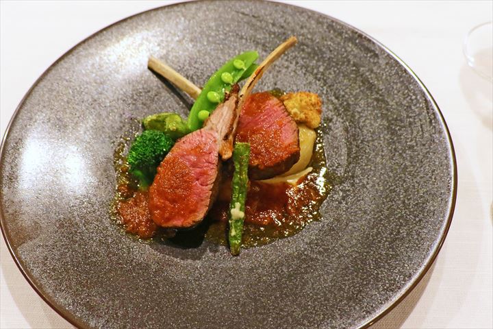 骨付き仔羊肉のロースト