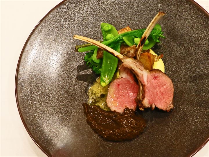 骨付き仔羊肉のロースト