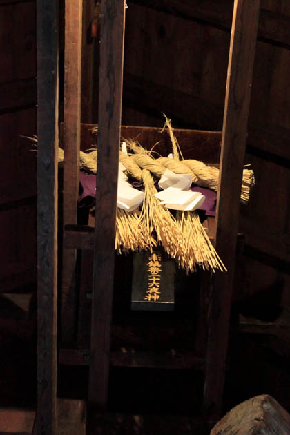 松本城：天守梁上に祀られた二十六夜御神体