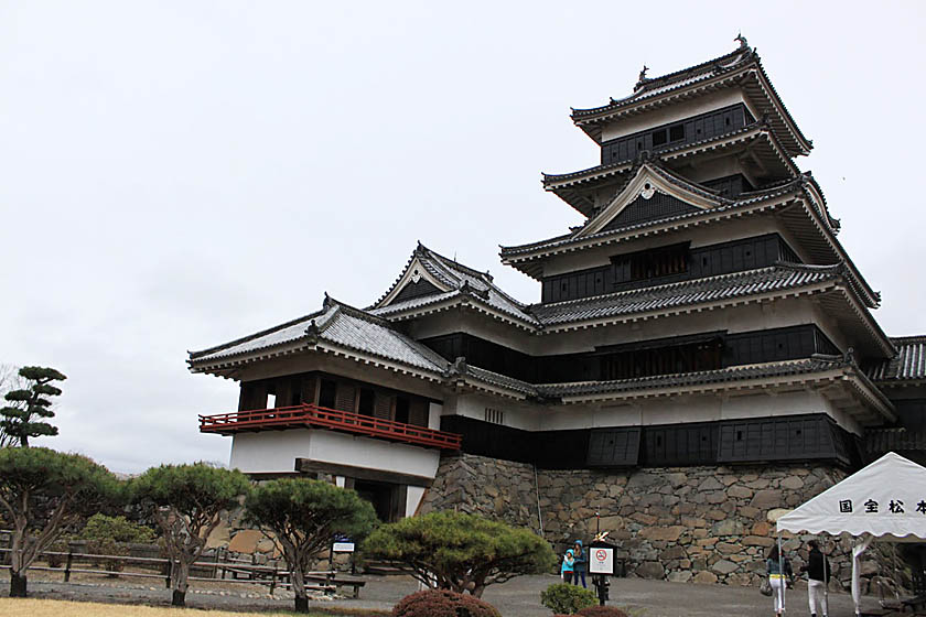 松本城：本丸 月見櫓と天守