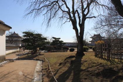 姫路城：西の丸へ入る、ワ、カの櫓