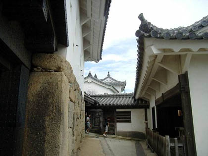 姫路城：備前門、後ろに「ちの門」、右側は井郭櫓