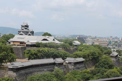 熊本城 市庁舎展望ロビー(14階)より御殿を見下ろす