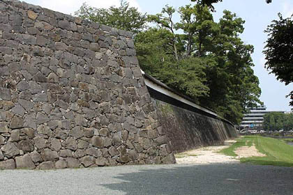 熊本城 下馬橋跡付近より見る長塀