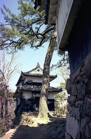 備中松山城：二重櫓 １９７９年頃 両側の塀はなかった