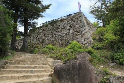 備中松山城：中太鼓櫓跡の石垣