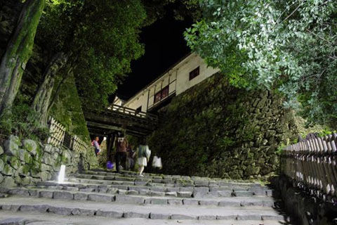 彦根城：表坂を登ると天秤櫓