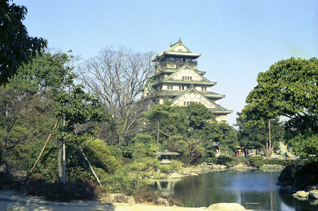 大坂城：日本庭園と天守