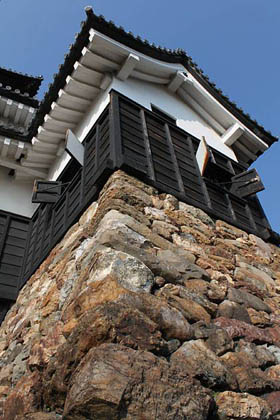 犬山城：於・本丸 付櫓を見上げる