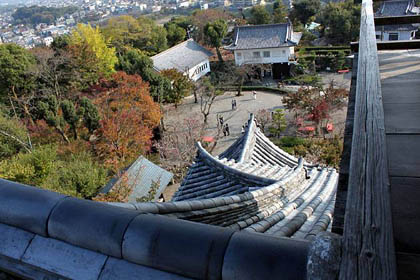 犬山城：天守最上階、廻縁と高欄、鉄門(本丸門)も