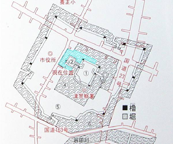 津城 縄張図とカメラアングル